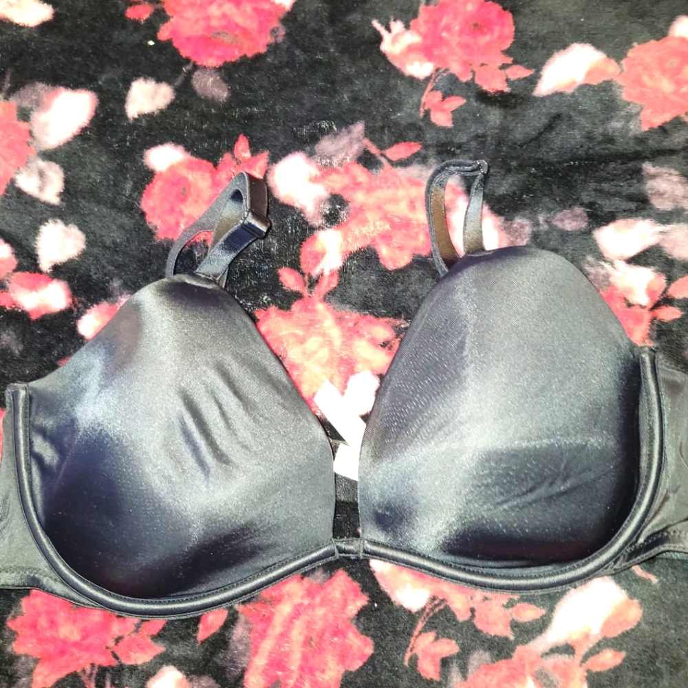 PINK VS Lightest Lined bra size 38C NWT
